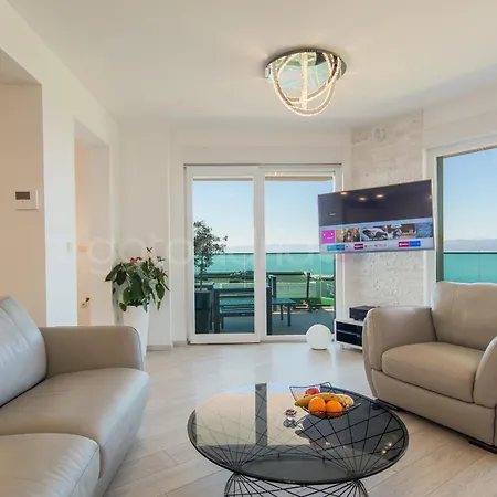 Penthouse With Private Hottub - Bigblue *