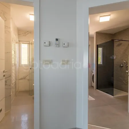 Penthouse With Private Hottub - Bigblue