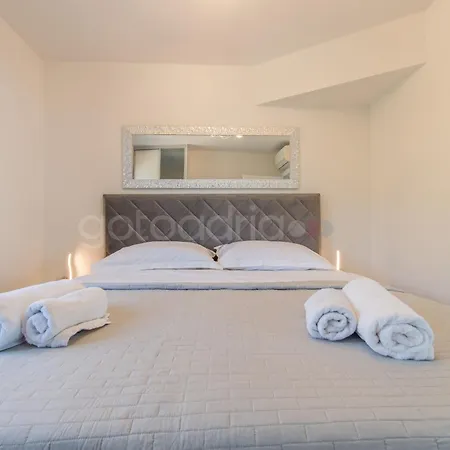Apartment Penthouse With Private Hottub - Bigblue *
