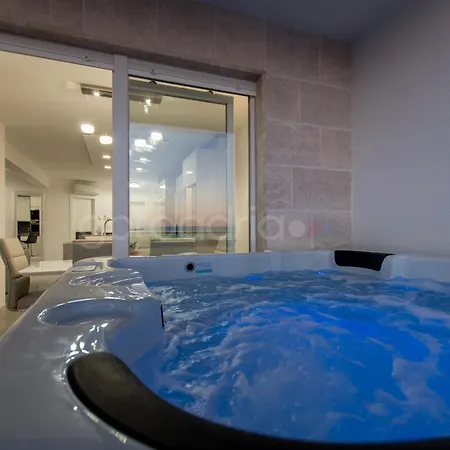 Apartment Penthouse With Private Hottub - Bigblue