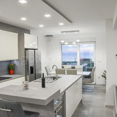 Penthouse With Private Hottub - Bigblue * Makarska
