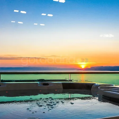 Penthouse With Private Hottub - Bigblue *